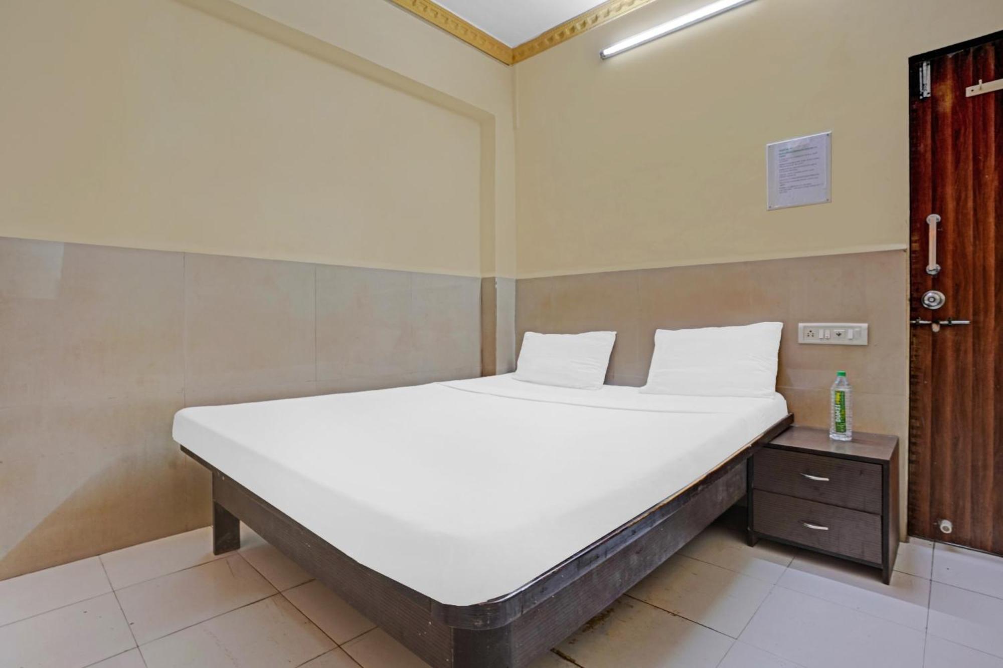 Spot On 81122 Alfa Lodge Mumbai Bagian luar foto