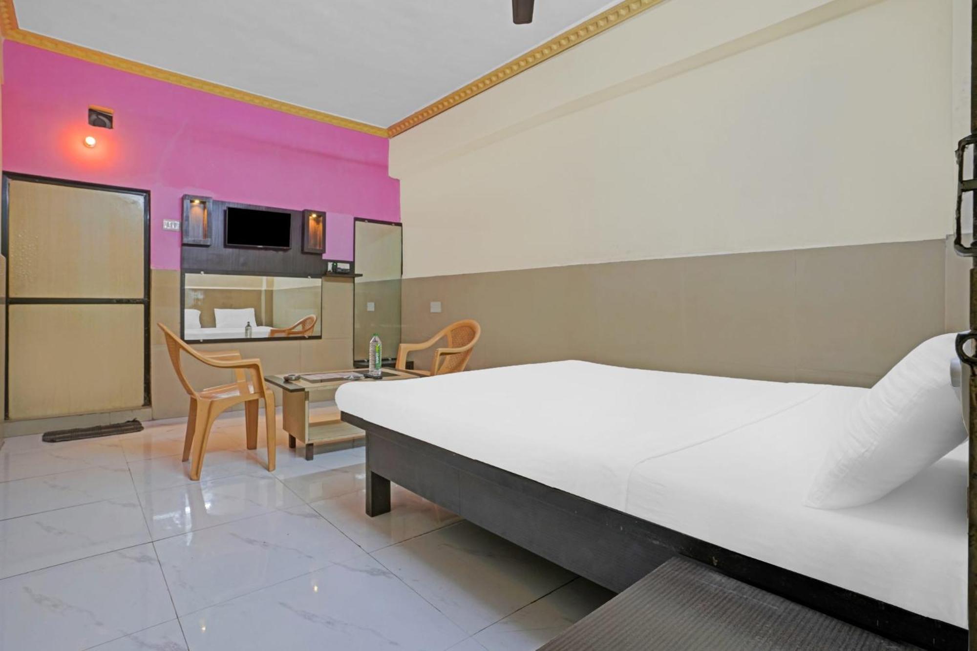 Spot On 81122 Alfa Lodge Mumbai Bagian luar foto