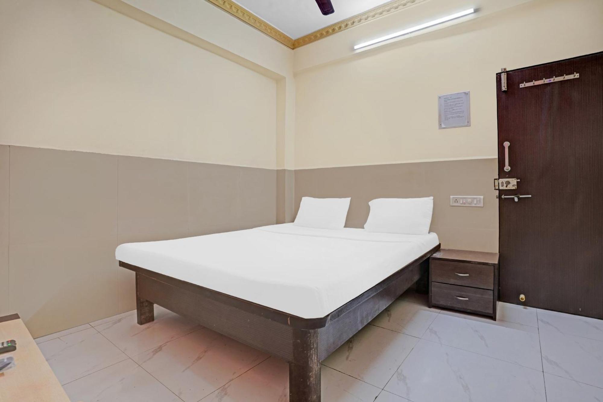 Spot On 81122 Alfa Lodge Mumbai Bagian luar foto