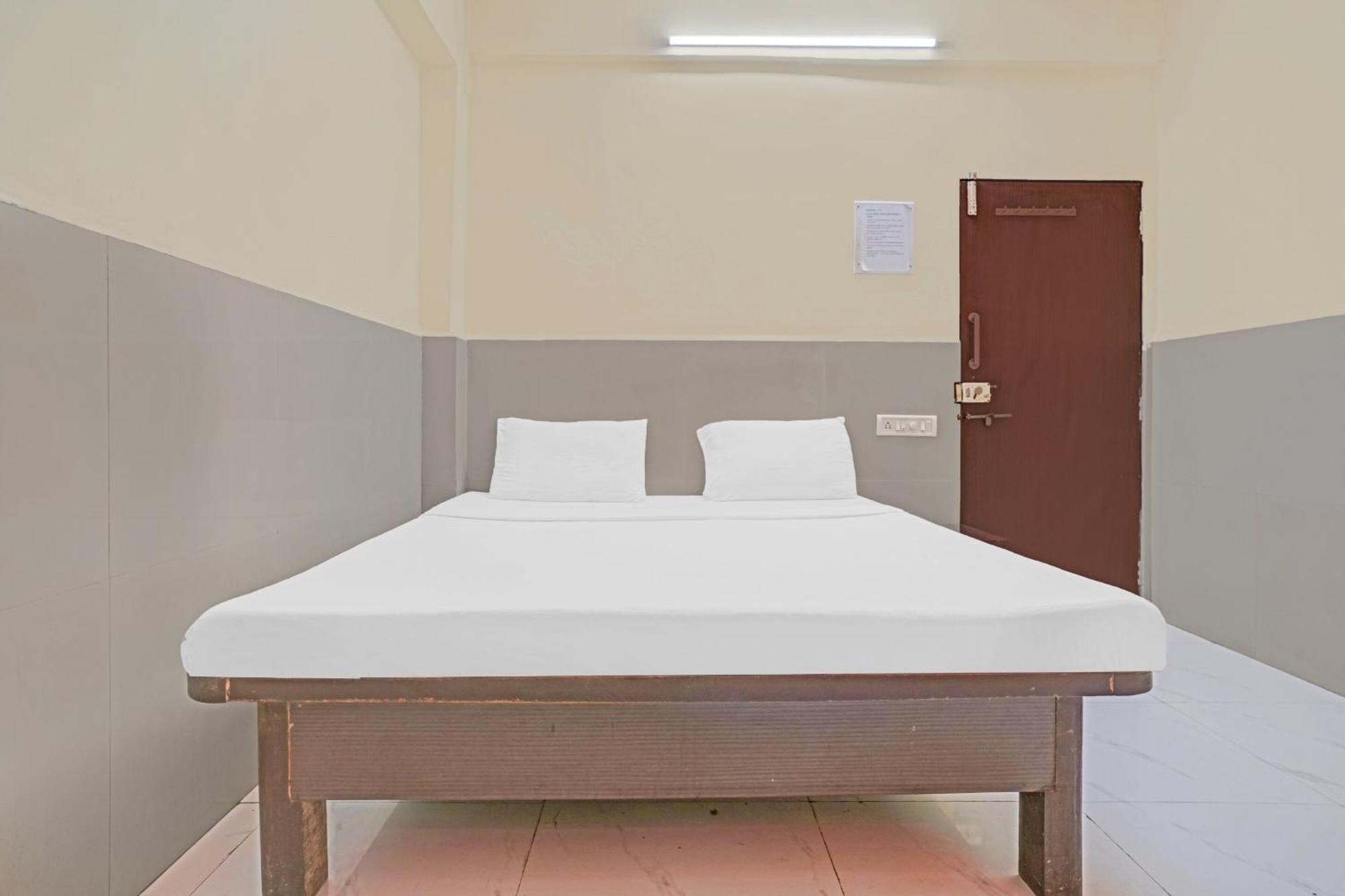 Spot On 81122 Alfa Lodge Mumbai Bagian luar foto