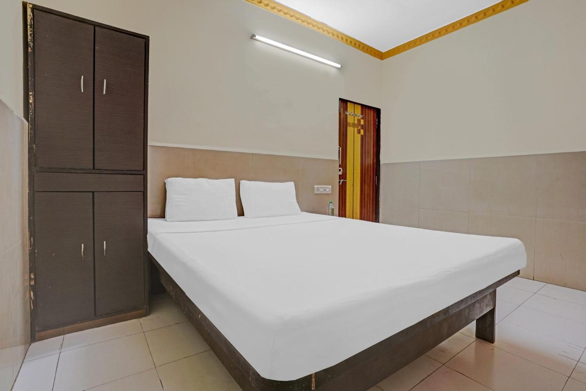 Spot On 81122 Alfa Lodge Mumbai Bagian luar foto